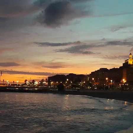 Splendide Front De 芒通