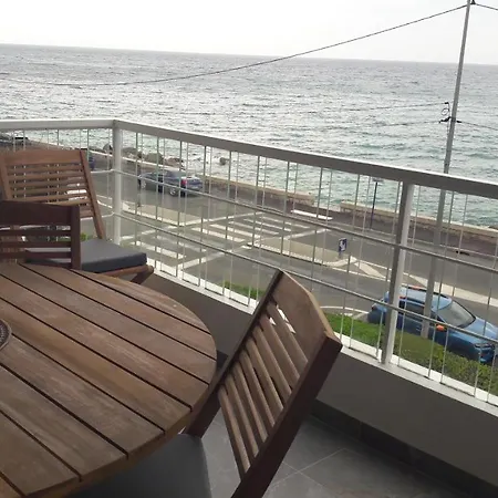 Splendide Front De Appartement *