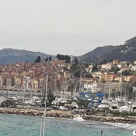 Splendide Front De Appartement Menton